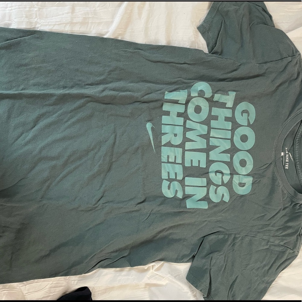 nike t-shirt